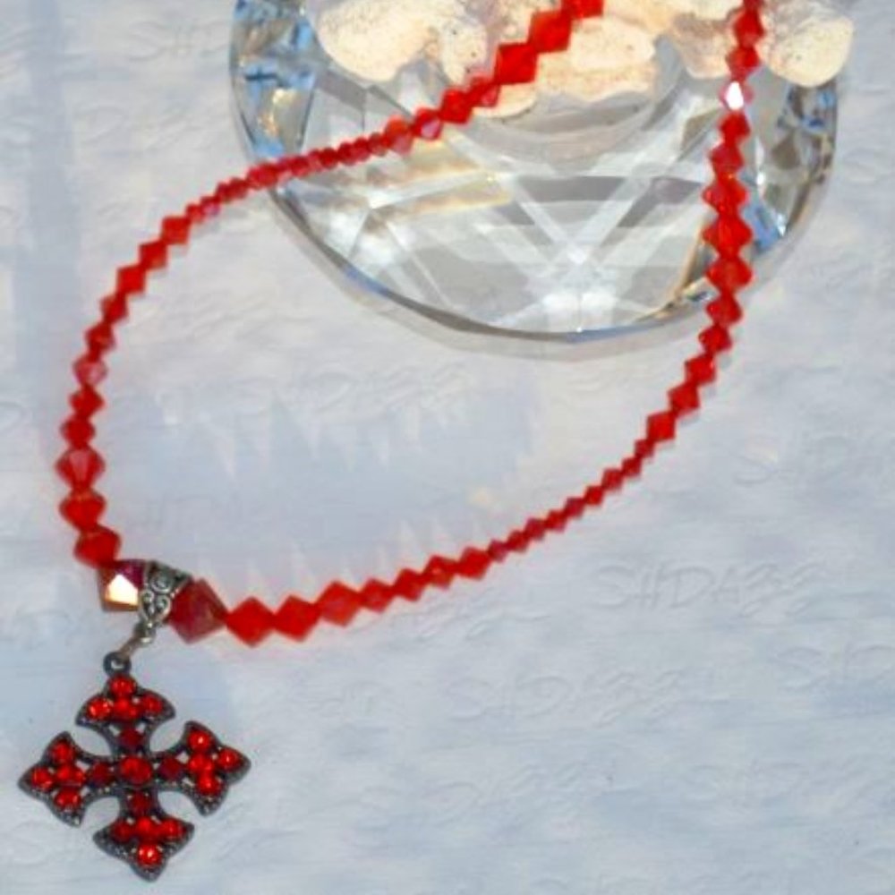 RED CRYSTAL&GLASS BEADED NECKLACE W/PENDANT 8.5"